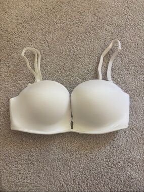 Victoria’s Secret Bombshell Strapless Push-up Bra